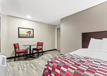Red Roof Inn Phoenix North - I-17 at Bell Rd hotel thumbnail 5