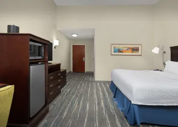 Hampton Inn Syracuse Clay hotel thumbnail 5