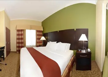 Holiday Inn Express & Suites Bonifay by IHG hotel thumbnail 6