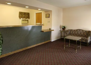 Howard Johnson by Wyndham Williamstown hotel thumbnail 3