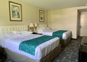 Howard Johnson by Wyndham Williamstown hotel thumbnail 5