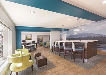 La Quinta Inn & Suites by Wyndham Central Point - Medford hotel thumbnail 3