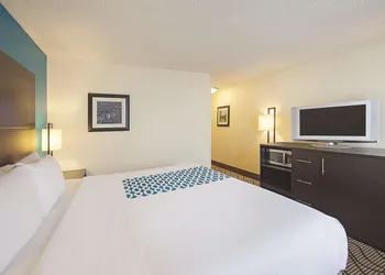 La Quinta Inn & Suites by Wyndham Central Point - Medford hotel thumbnail 6