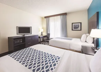 La Quinta Inn & Suites by Wyndham Central Point - Medford hotel thumbnail 8
