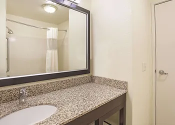 Spark by Hilton Central Point Medford hotel thumbnail 5