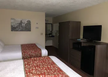 MHO Inn & Suites hotel thumbnail 6