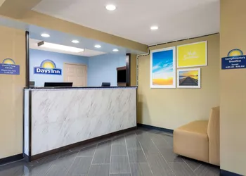 Days Inn by Wyndham Greensboro Airport hotel thumbnail 2
