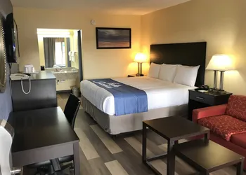 Days Inn by Wyndham Greensboro Airport hotel thumbnail 7