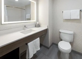 Holiday Inn Express Hotel & Suites Freeport by IHG hotel thumbnail 5