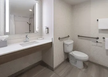 Holiday Inn Express Hotel & Suites Freeport by IHG hotel thumbnail 6