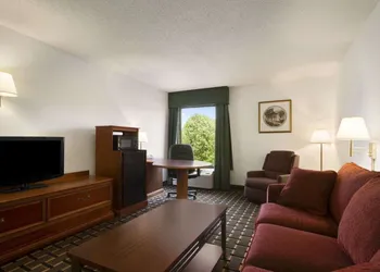 Baymont by Wyndham Crossville hotel thumbnail 3