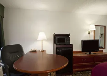 Baymont by Wyndham Crossville hotel thumbnail 5