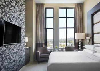 Delta Hotels by Marriott Burnaby Conference Centre hotel thumbnail 4