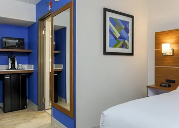 Holiday Inn Express Milwaukee-West Medical Center by IHG hotel thumbnail 4