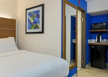 Holiday Inn Express Milwaukee-West Medical Center by IHG hotel thumbnail 5