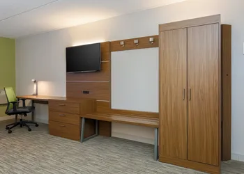 Holiday Inn Express Milwaukee-West Medical Center by IHG hotel thumbnail 8