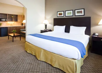Holiday Inn Express Hotel and Suites Mankato East by IHG hotel thumbnail 5