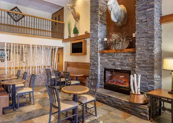 Comfort Inn at Thousand Hills hotel thumbnail 3
