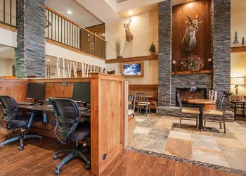 Comfort Inn at Thousand Hills hotel thumbnail 5