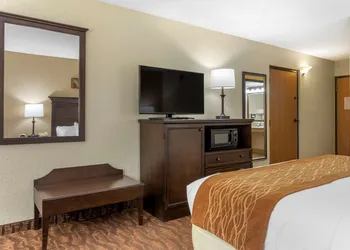 Comfort Inn at Thousand Hills hotel thumbnail 8