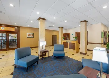 Clarion Hotel Anaheim Resort hotel thumbnail 2