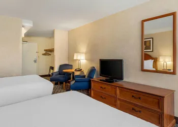 Clarion Hotel Anaheim Resort hotel thumbnail 7