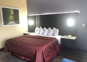 Days Inn by Wyndham Grove City Columbus South hotel thumbnail 4