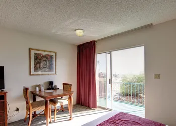 Desert Hot Springs Spa Hotel hotel thumbnail 4