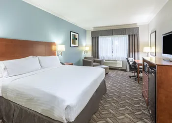 Holiday Inn Express Hotel & Suites Lake Charles by IHG hotel thumbnail 2