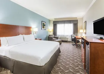 Holiday Inn Express Hotel & Suites Lake Charles by IHG hotel thumbnail 3