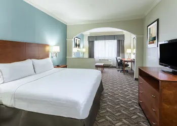 Holiday Inn Express Hotel & Suites Lake Charles by IHG hotel thumbnail 4