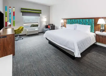 Hampton Inn & Suites Dallas I-30 Cockrell Hill hotel thumbnail 4