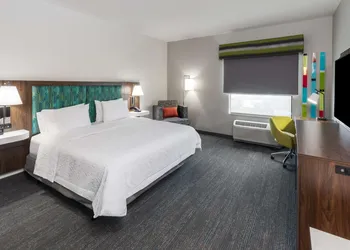 Hampton Inn & Suites Dallas I-30 Cockrell Hill hotel thumbnail 5
