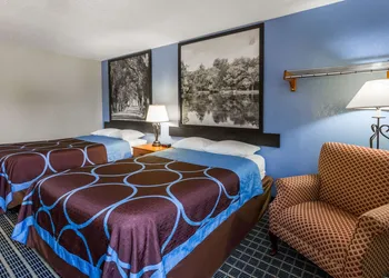 Super 8 by Wyndham Iowa City/Coralville hotel thumbnail 7