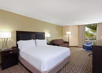 Holiday Inn Express Newport Beach by IHG hotel thumbnail 2