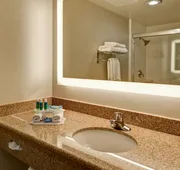 Holiday Inn Express Newport Beach by IHG hotel detail image 7