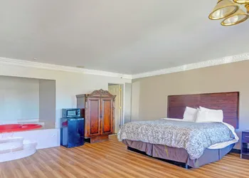 Travelers inn by OYO Wichita Falls hotel thumbnail 8
