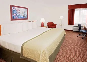 Baymont by Wyndham St. Joseph/Stevensville hotel thumbnail 5