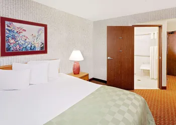 Baymont by Wyndham St. Joseph/Stevensville hotel thumbnail 7