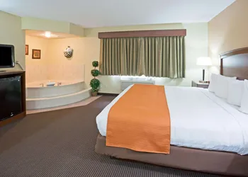 AmericInn by Wyndham Fargo West Acres hotel thumbnail 6