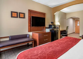 Comfort Suites Hagerstown Southeast hotel thumbnail 8