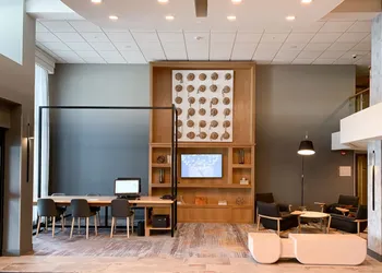 Delta Hotels by Marriott Green Bay hotel thumbnail 3