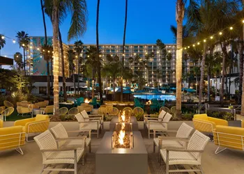 Town and Country San Diego hotel thumbnail 5