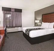 La Quinta Inn & Suites by Wyndham N Little Rock-McCain Mall hotel detail image 7