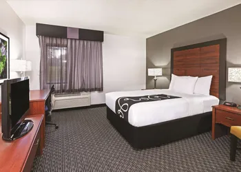 La Quinta Inn & Suites by Wyndham N Little Rock-McCain Mall hotel thumbnail 7