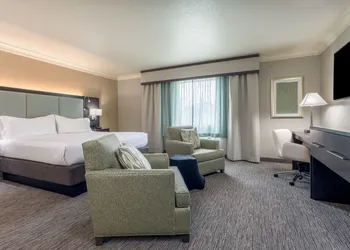 Holiday Inn Auburn by IHG hotel thumbnail 3