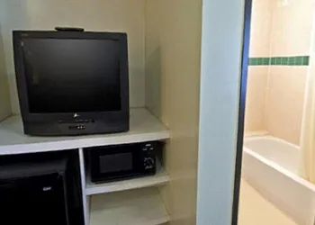 Americas Best Value Inn Oxnard Port Hueneme hotel thumbnail 7