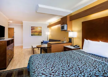 Days Inn & Suites by Wyndham Antioch hotel thumbnail 3
