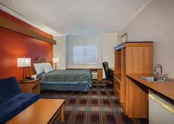 Days Inn & Suites by Wyndham Antioch hotel thumbnail 4