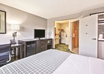 La Quinta Inn by Wyndham Toledo Perrysburg hotel thumbnail 4